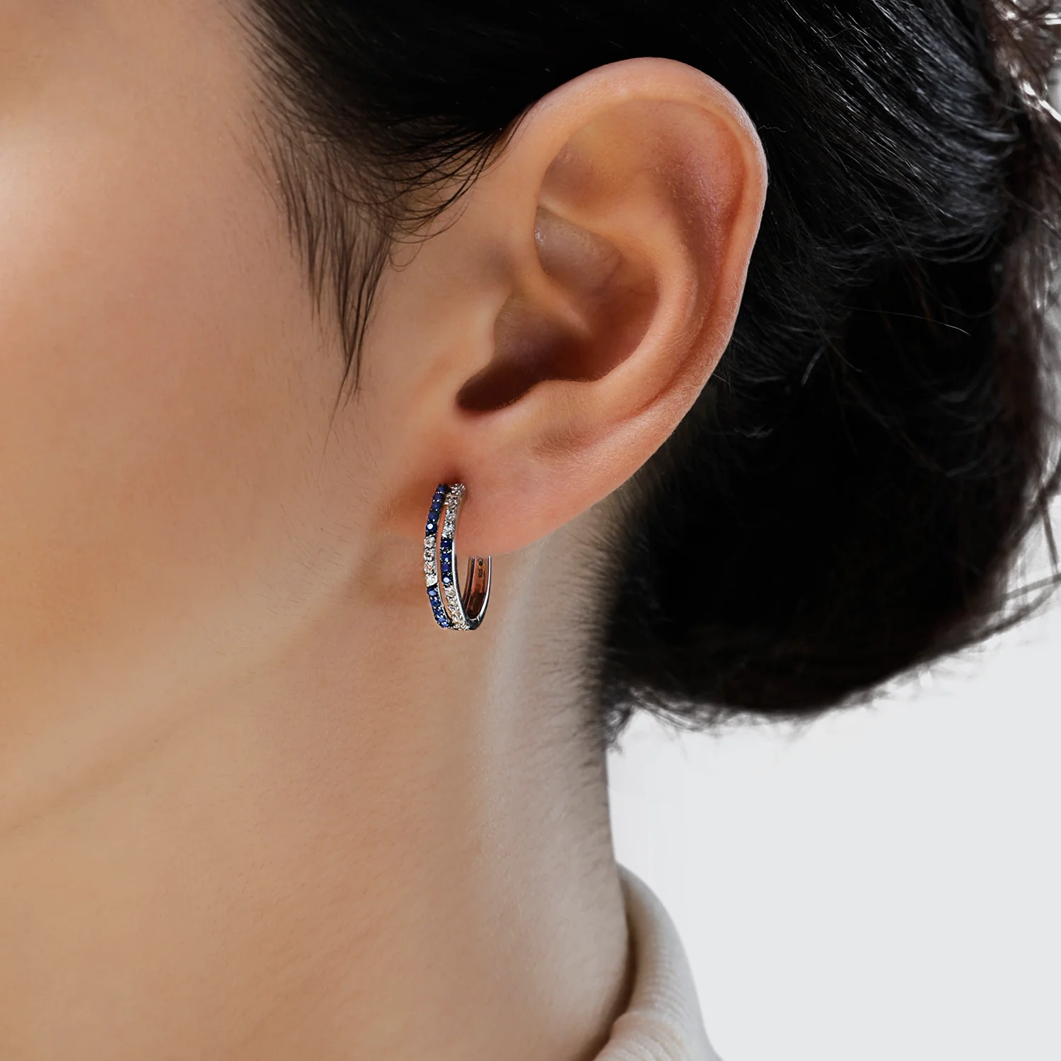 R2 SERIES WOMEN'S HOOPS 1/4 CT.TW. White Diamonds and Blue Sapphire Silver - Image 2
