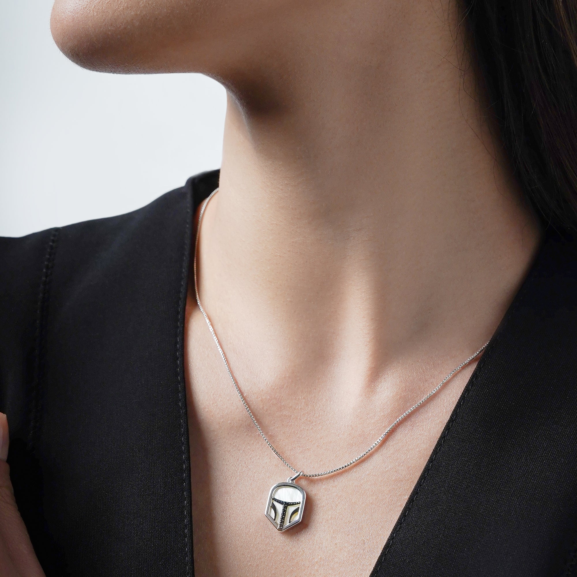 THE MANDALORIAN™ WOMEN'S PENDANT Sterling Silver and Black Rhodium, Black Diamonds - Image 2