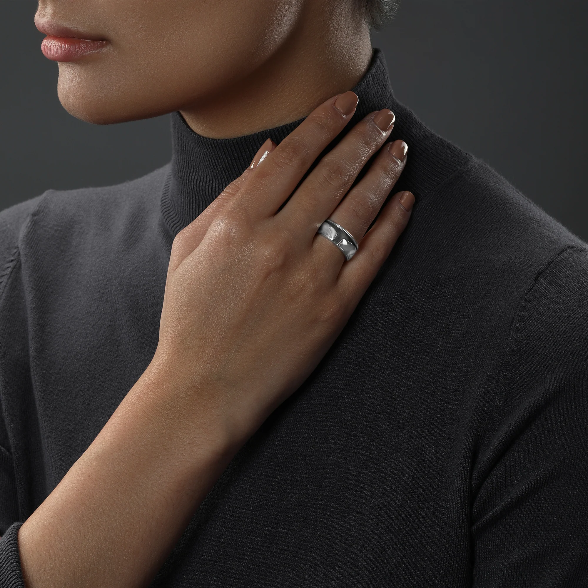 THE MANDALORIAN™ WOMEN'S RING Silver and Black Rhodium - Image 2