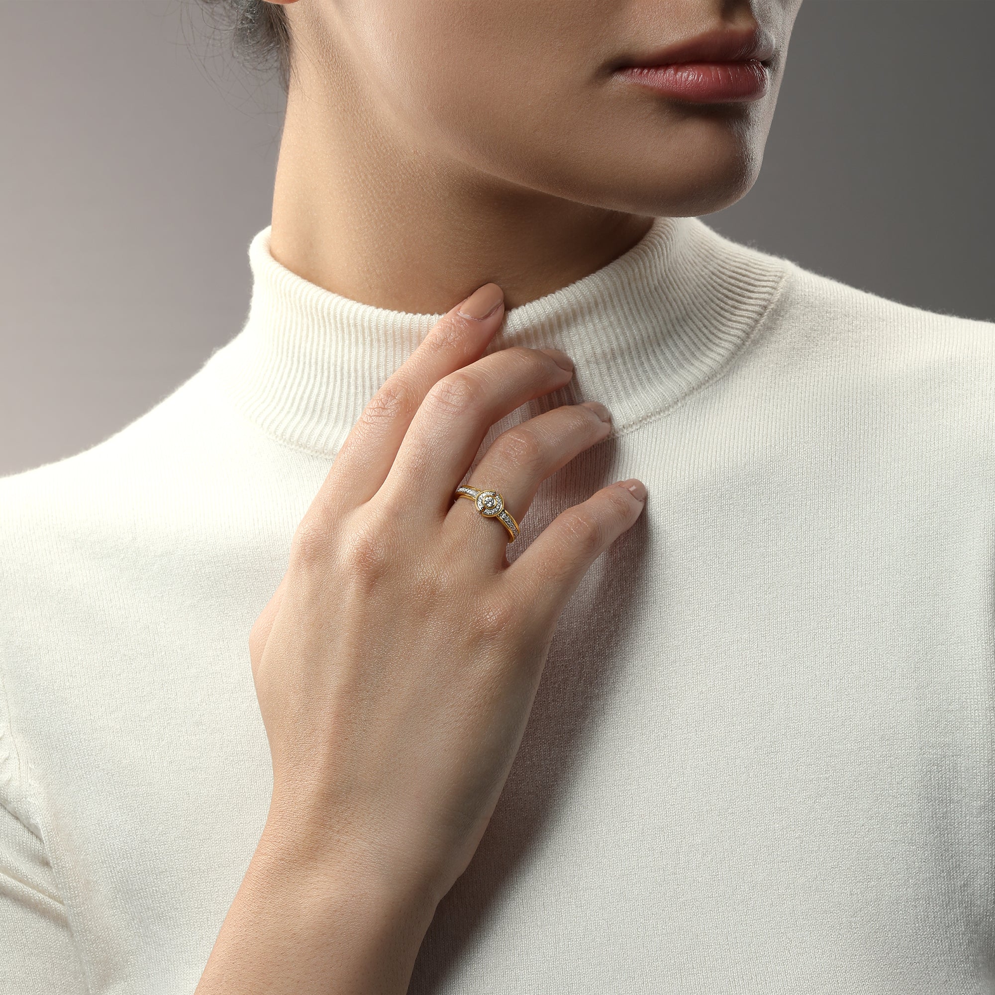 THREEPIO SERIES WOMEN'S RING 1/5 CT.TW. White Diamonds 10K Yellow Gold - Image 2